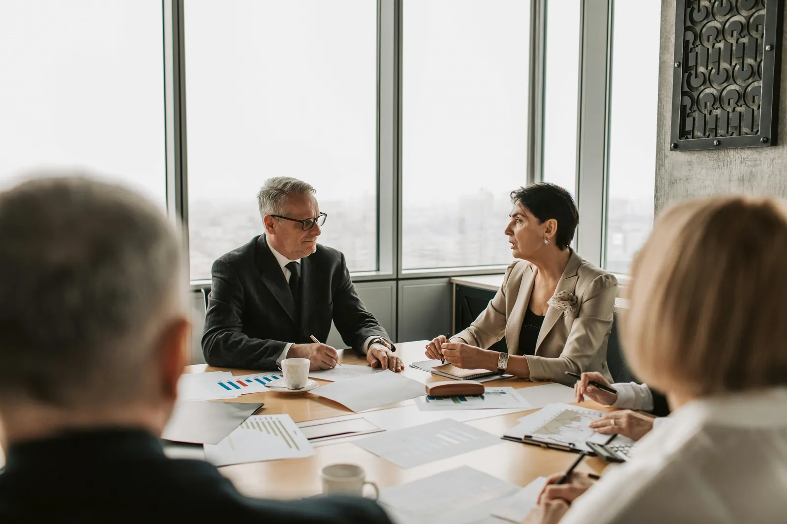 Executive discussion during a policy-focused financial meeting.
